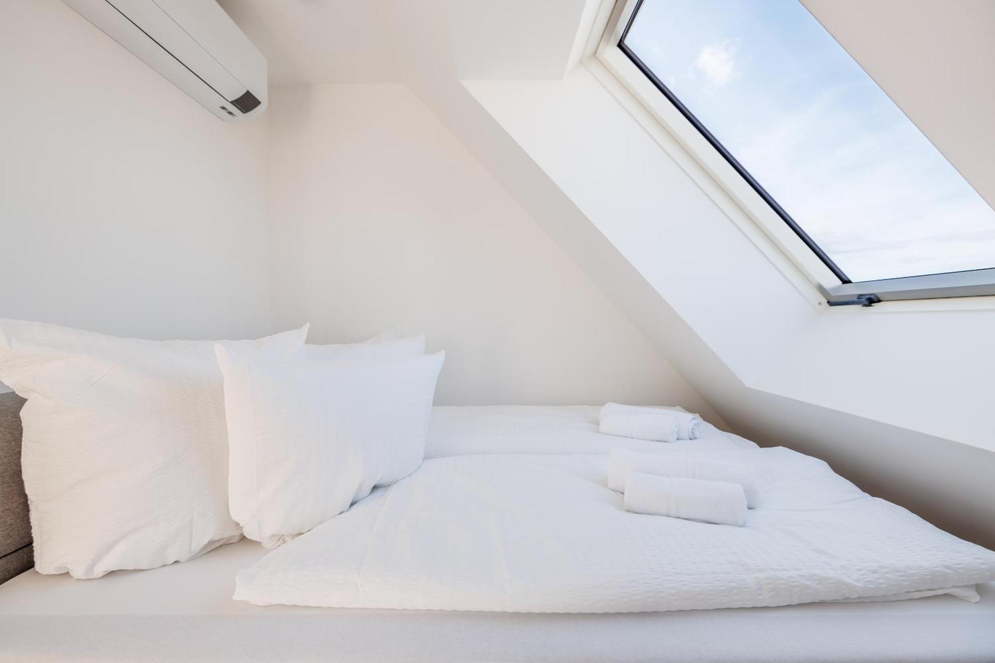 וינה Symphony Apartments 38 - Modern Loft With Terrace And Grill In Central Location מראה חיצוני תמונה