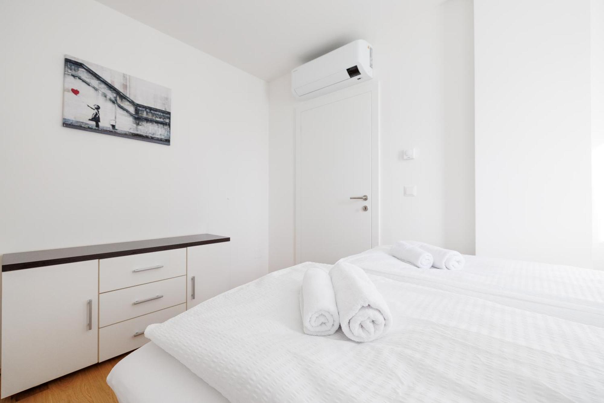 וינה Symphony Apartments 38 - Modern Loft With Terrace And Grill In Central Location מראה חיצוני תמונה