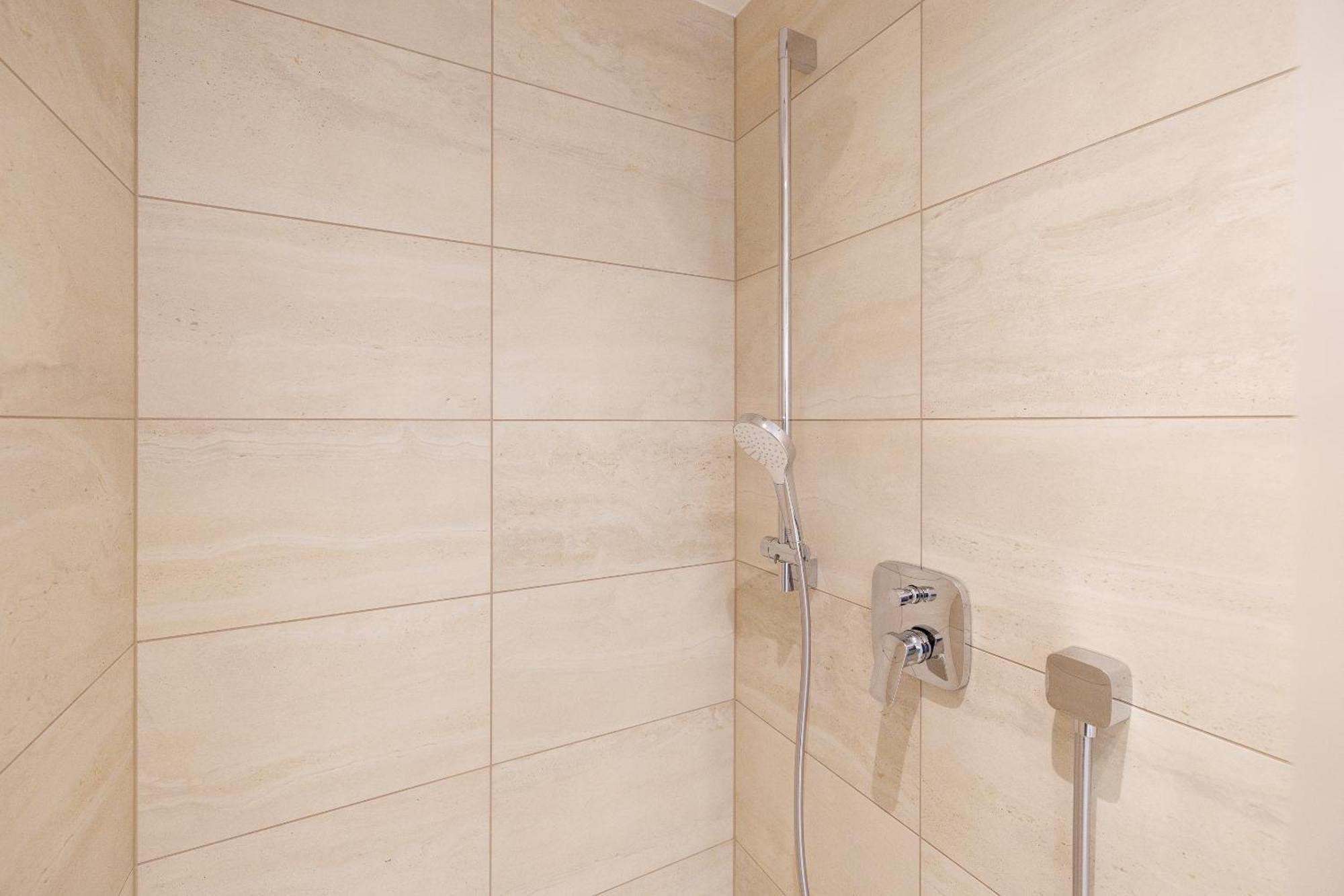 וינה Symphony Apartments 38 - Modern Loft With Terrace And Grill In Central Location מראה חיצוני תמונה