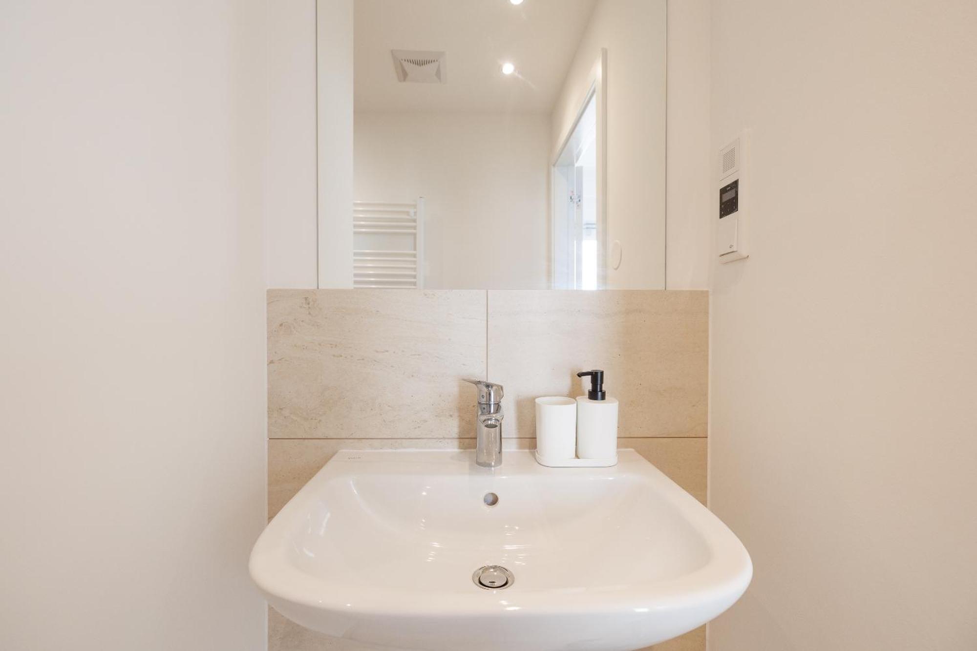וינה Symphony Apartments 38 - Modern Loft With Terrace And Grill In Central Location מראה חיצוני תמונה