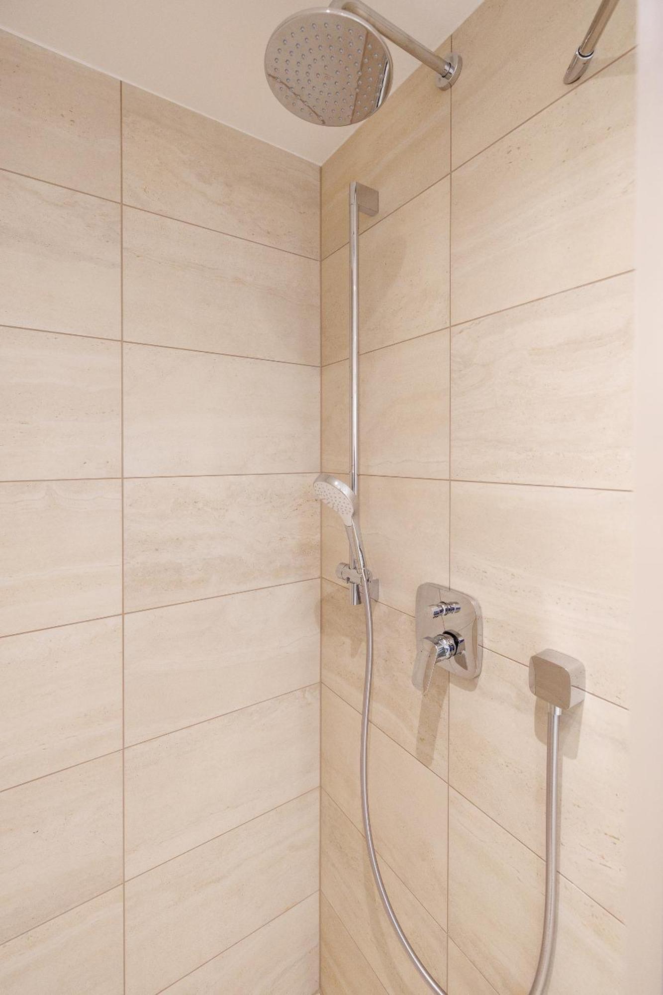 וינה Symphony Apartments 38 - Modern Loft With Terrace And Grill In Central Location מראה חיצוני תמונה