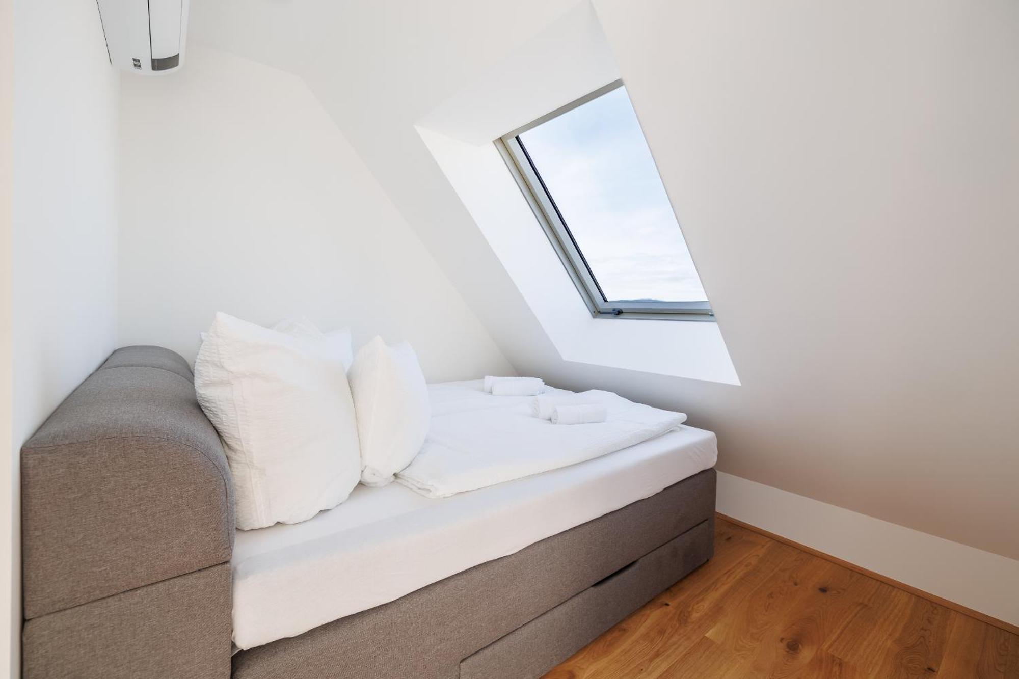 וינה Symphony Apartments 38 - Modern Loft With Terrace And Grill In Central Location מראה חיצוני תמונה